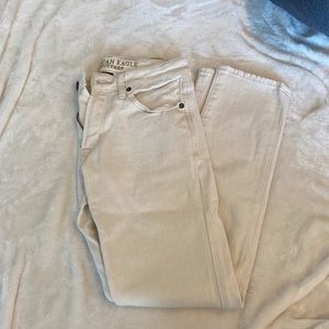 American Eagle white slim jeans size 28x30